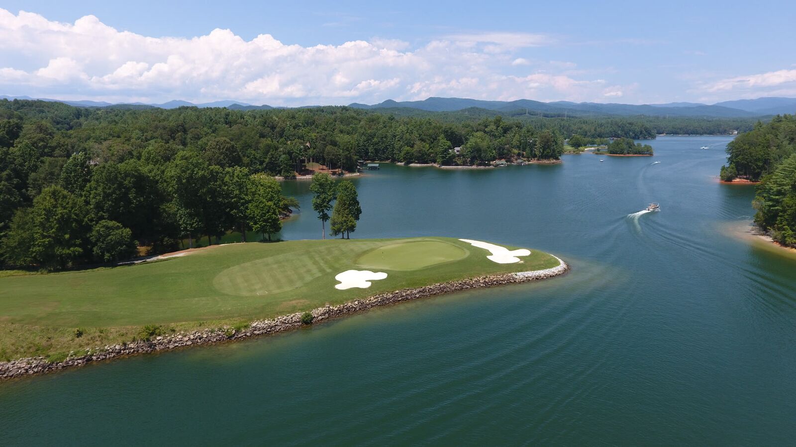 A Cliffs golf hole along Lake Keowee