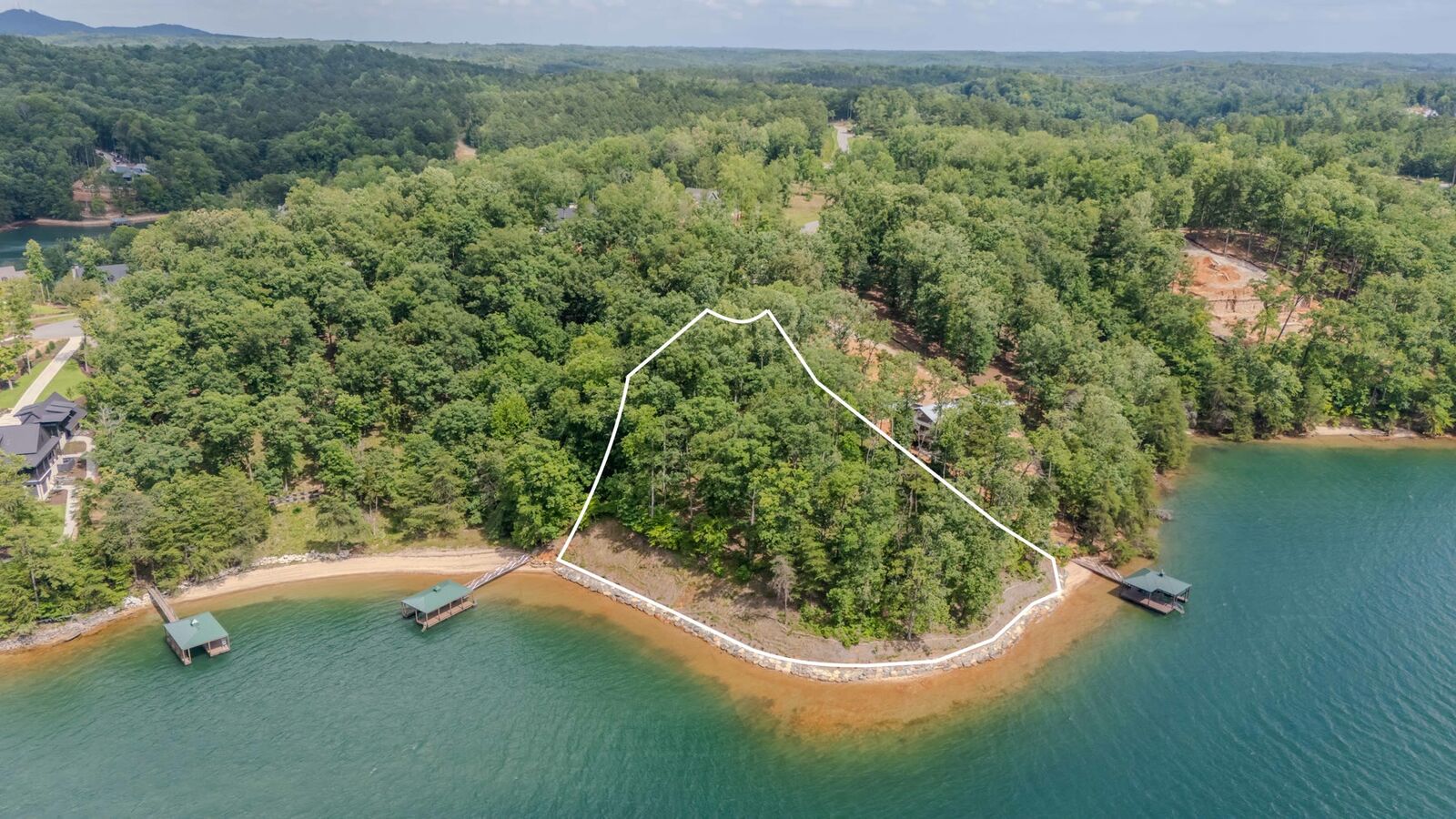 Aerial view of the 233 Sandy Hollow shoreline